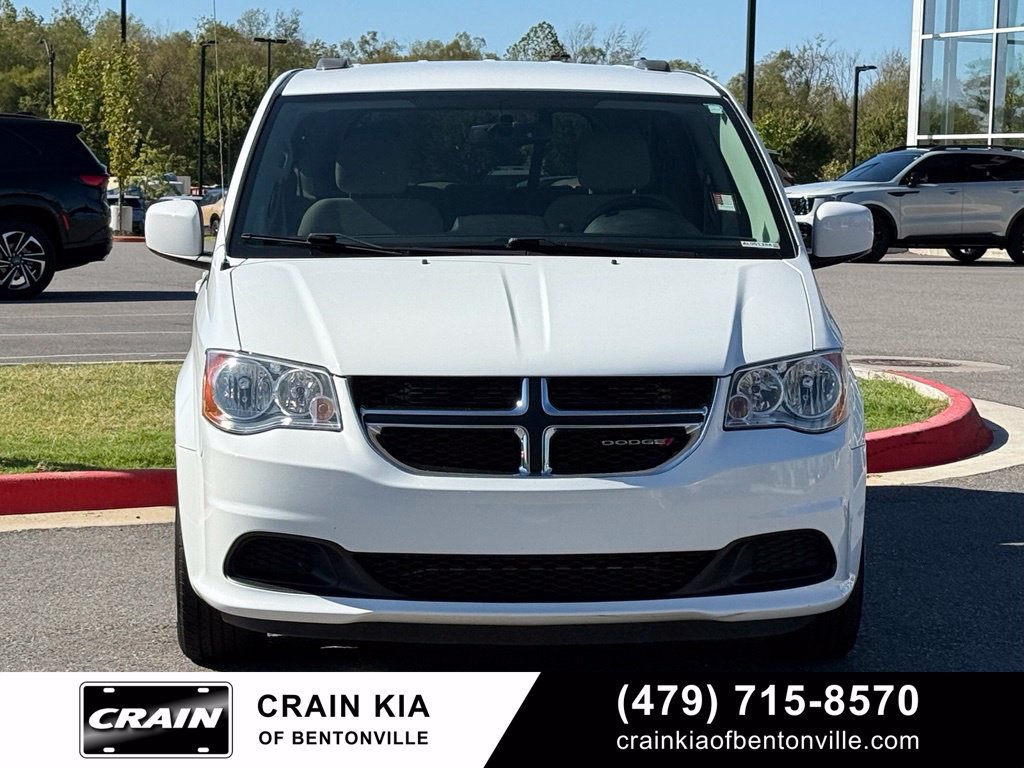 Used 2014 Dodge Grand Caravan SXT w/ UConnect Hands-Free Group FWD image 2