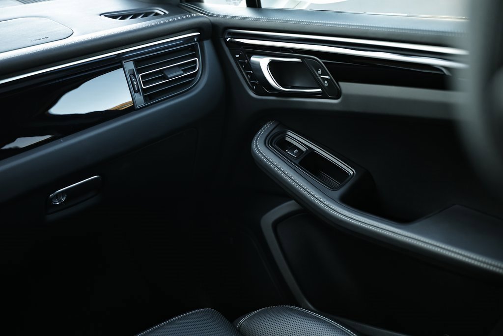 Used 2023 Porsche Macan S image 31