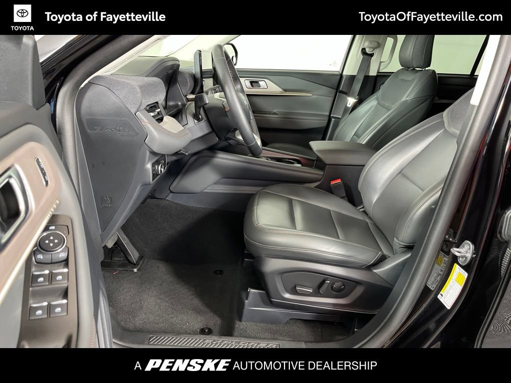 Used 2025 Ford Explorer Active w/ Active Comfort Package AWD/4WD image 27