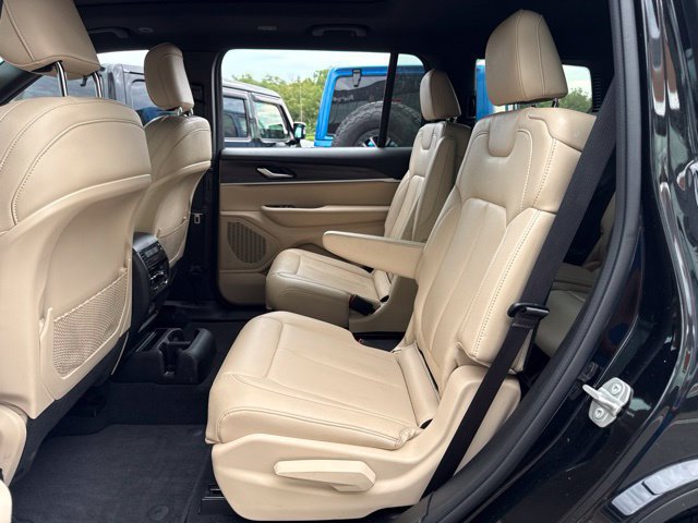 Used 2023 Jeep Grand Cherokee L Limited AWD/4WD image 13