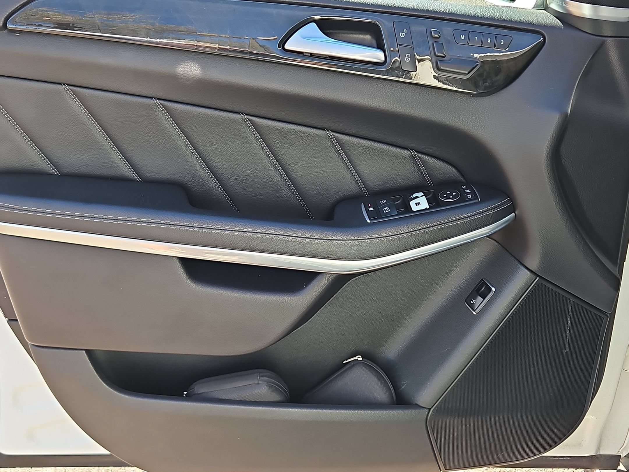 Used 2016 Mercedes-Benz GL 550 4MATIC image 11
