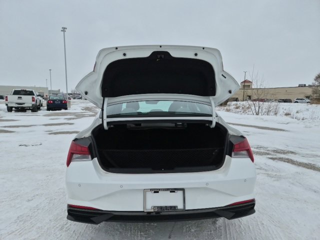Used 2023 Hyundai Elantra Limited image 7