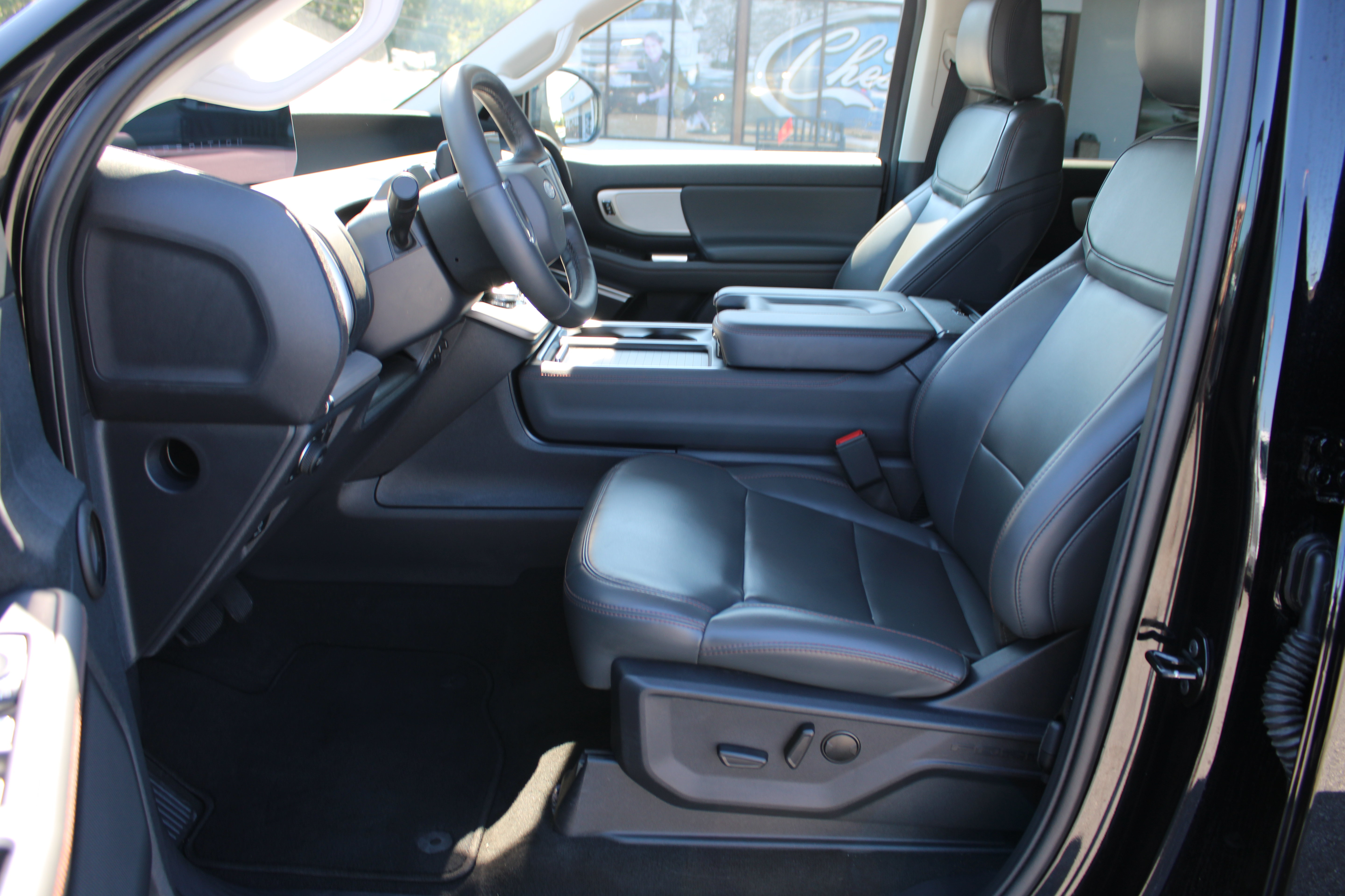 Used 2025 Ford Expedition Active AWD/4WD image 23