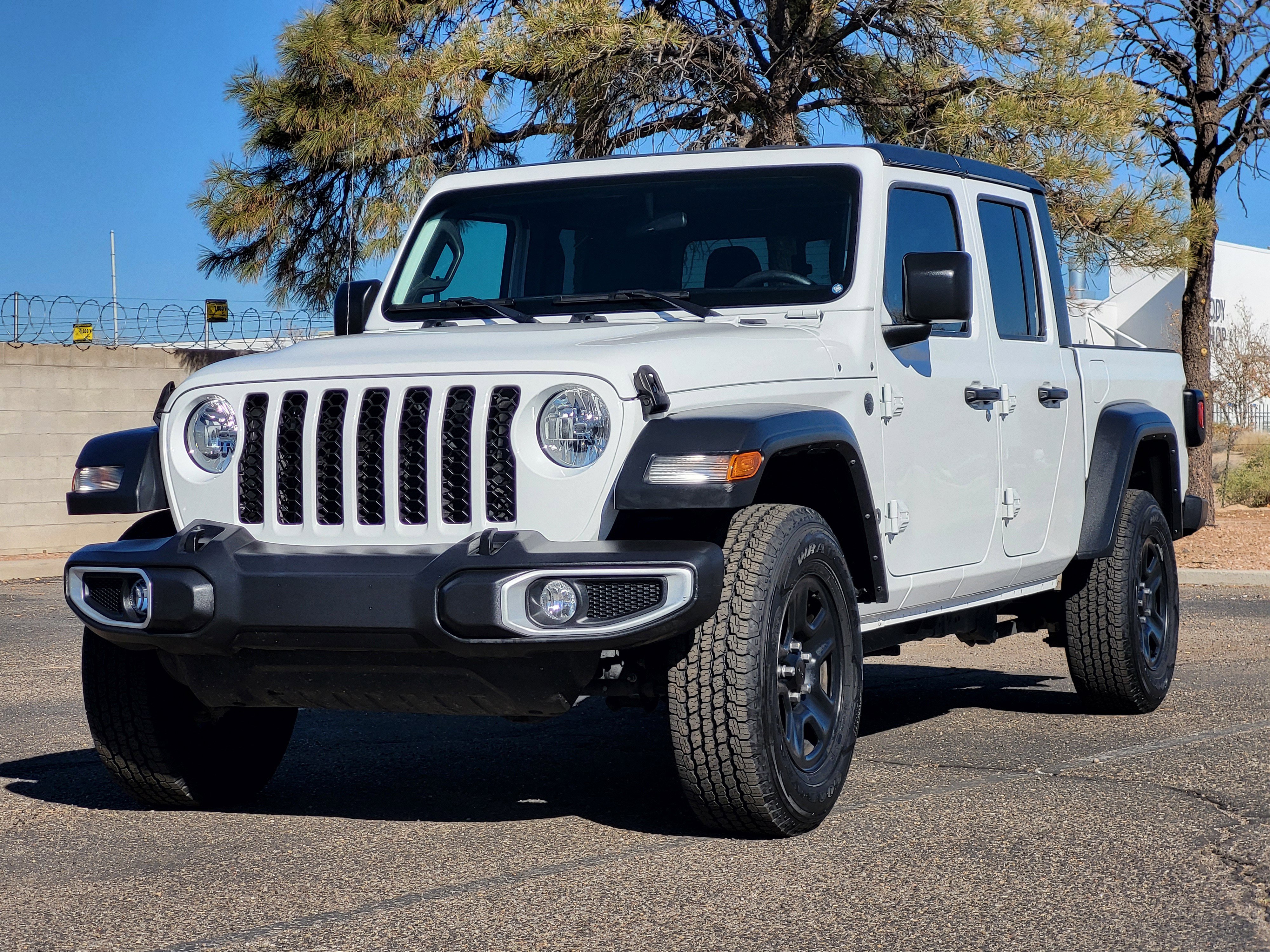 Used 2023 Jeep Gladiator Sport image 1