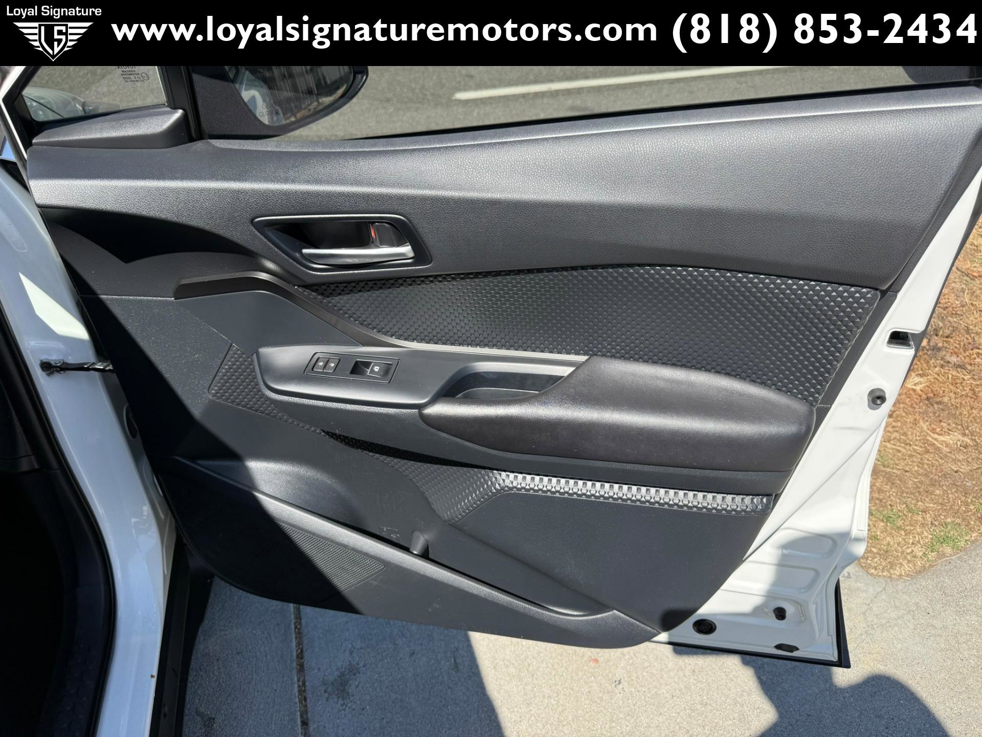 Used 2018 Toyota C-HR XLE image 29