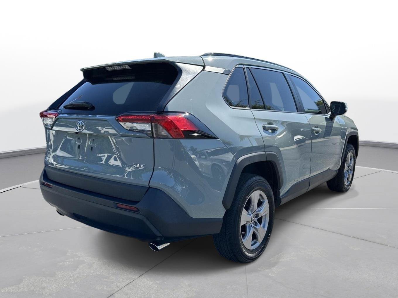 Used 2023 Toyota RAV4 XLE w/ Convenience Package FWD image 6