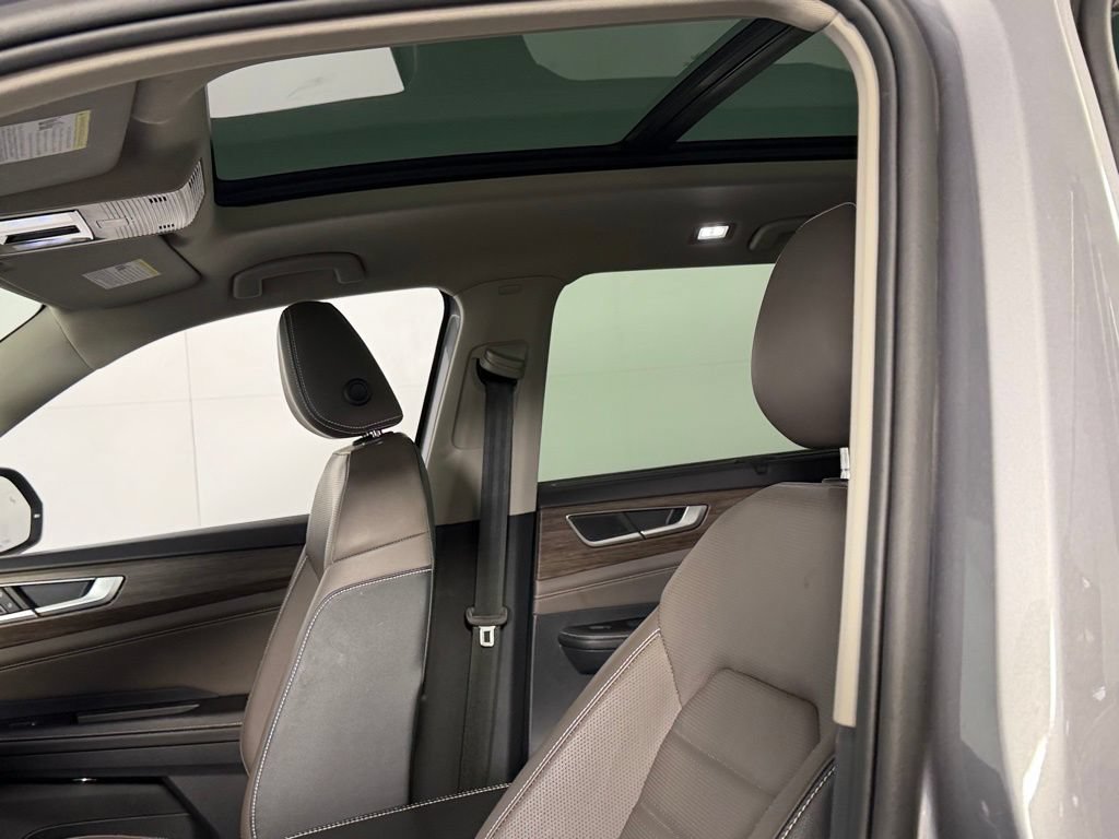 Used 2024 Volkswagen Atlas SEL AWD/4WD image 25