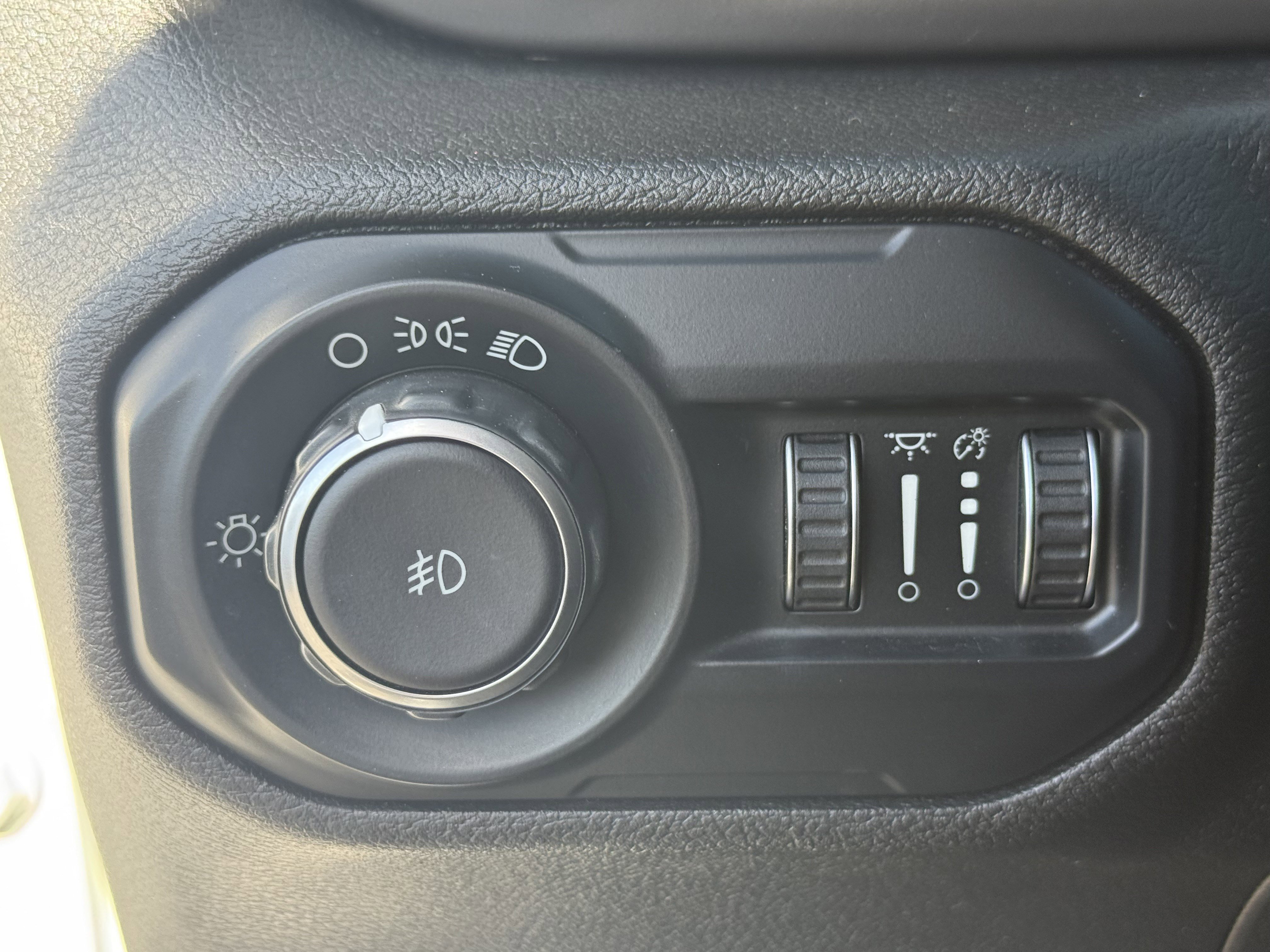 Used 2018 Jeep Wrangler Unlimited Sport image 19