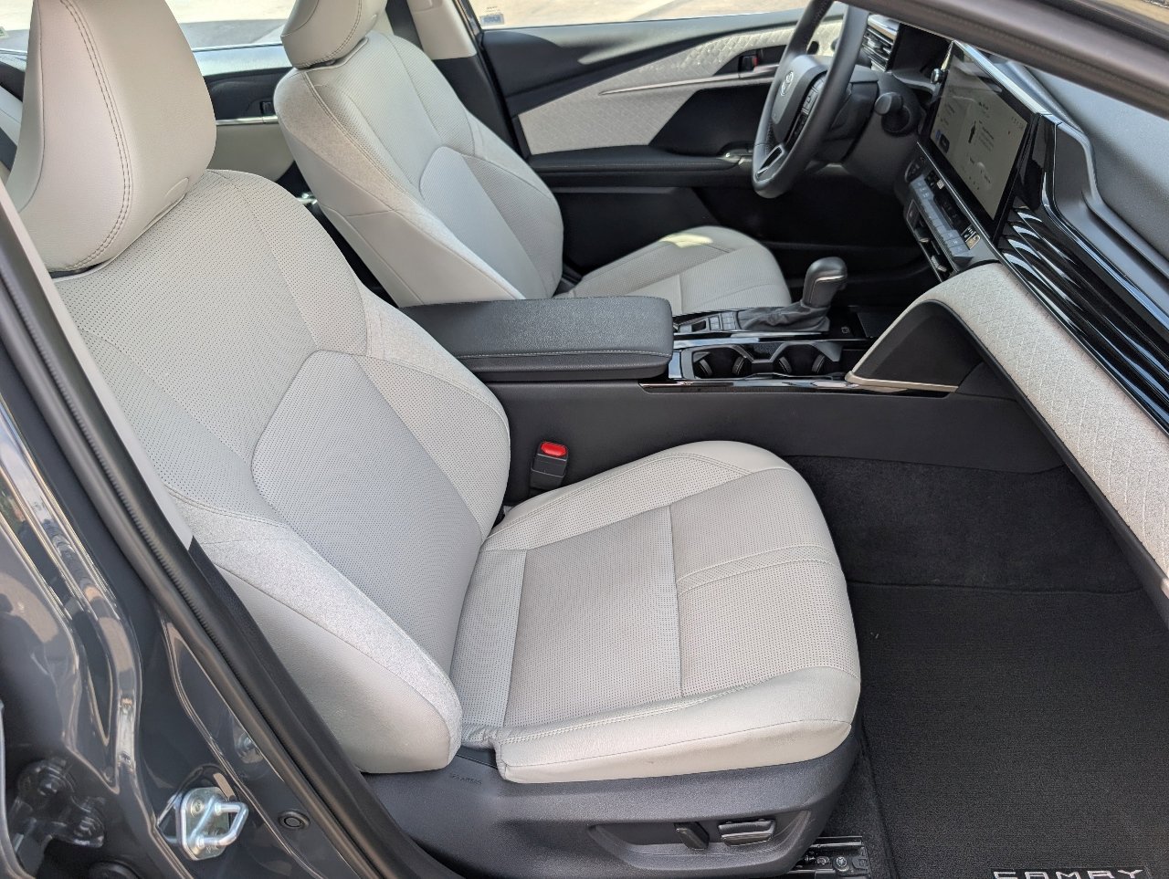 Used 2026 Toyota Camry XLE FWD image 8