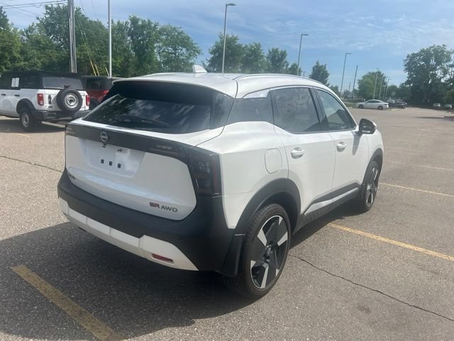 Used 2025 Nissan Kicks SR AWD/4WD image 6