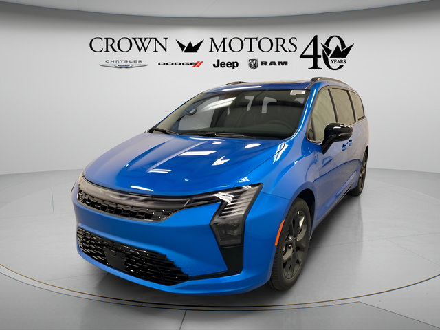 New 2027 Chrysler Pacifica Limited w/ Family Tech Group FWD image 3