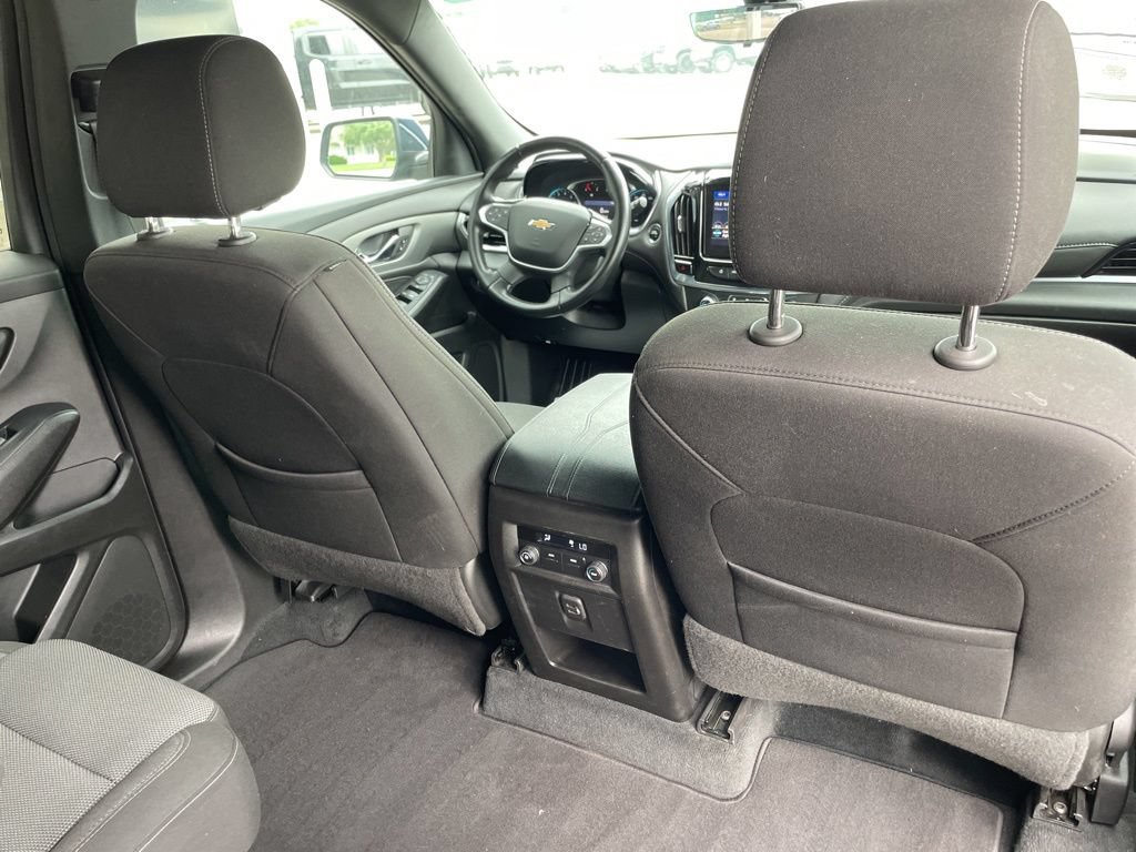 Used 2022 Chevrolet Traverse LT FWD image 29