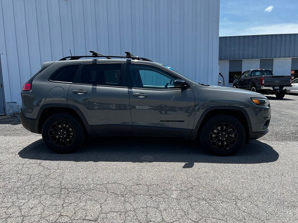 Used 2023 Jeep Cherokee Altitude Lux AWD/4WD image 2