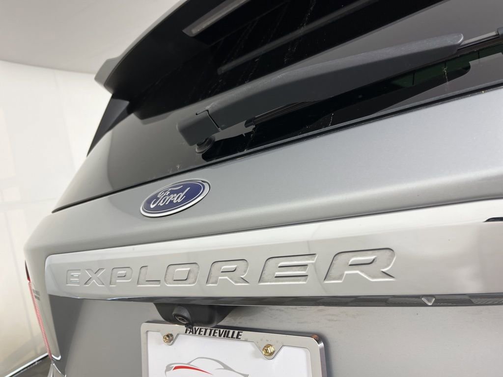 Used 2020 Ford Explorer Limited image 3