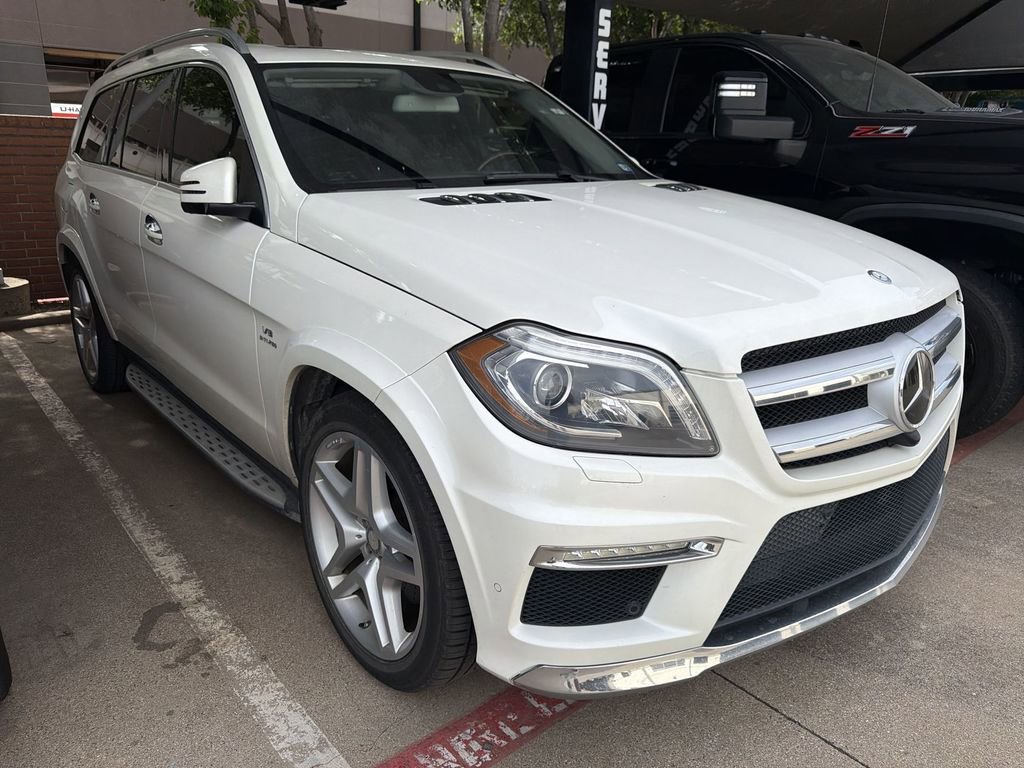 Used 2015 Mercedes-Benz GL 550 4MATIC image 2