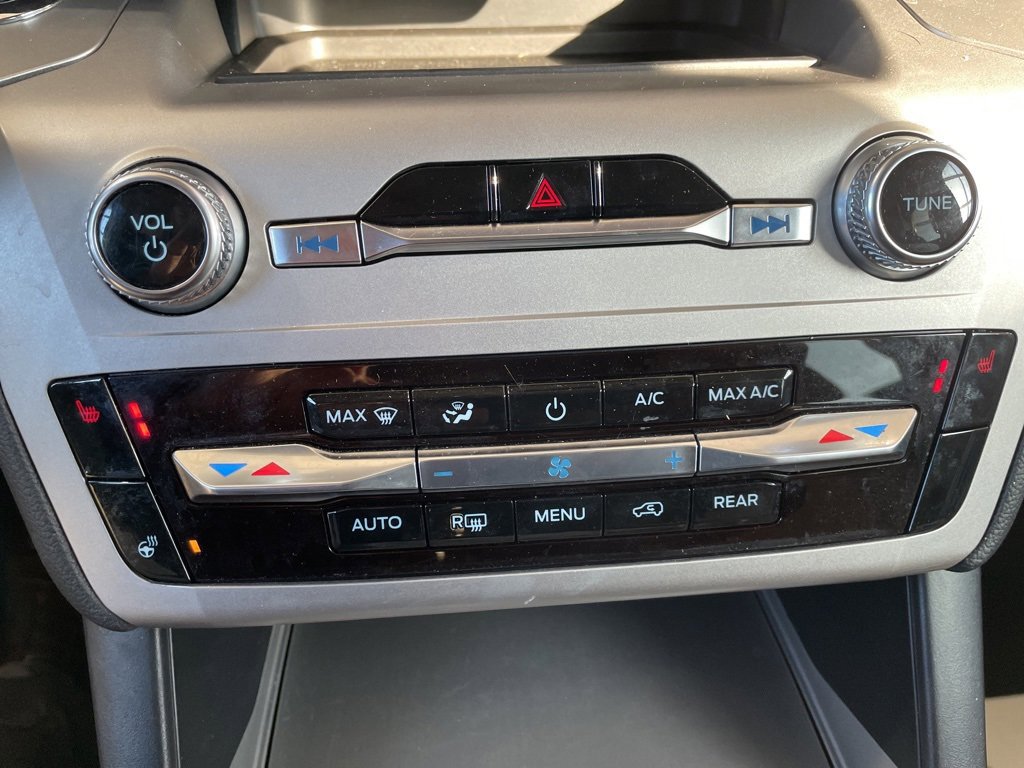 Certified 2022 Ford Explorer XLT w/ Equipment Group 202A image 22