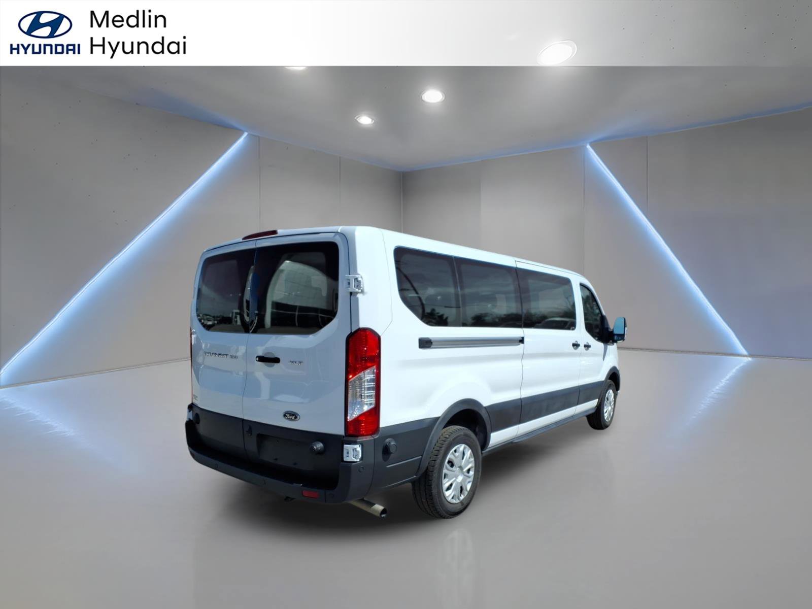 Used 2024 Ford Transit 350 XLT image 3