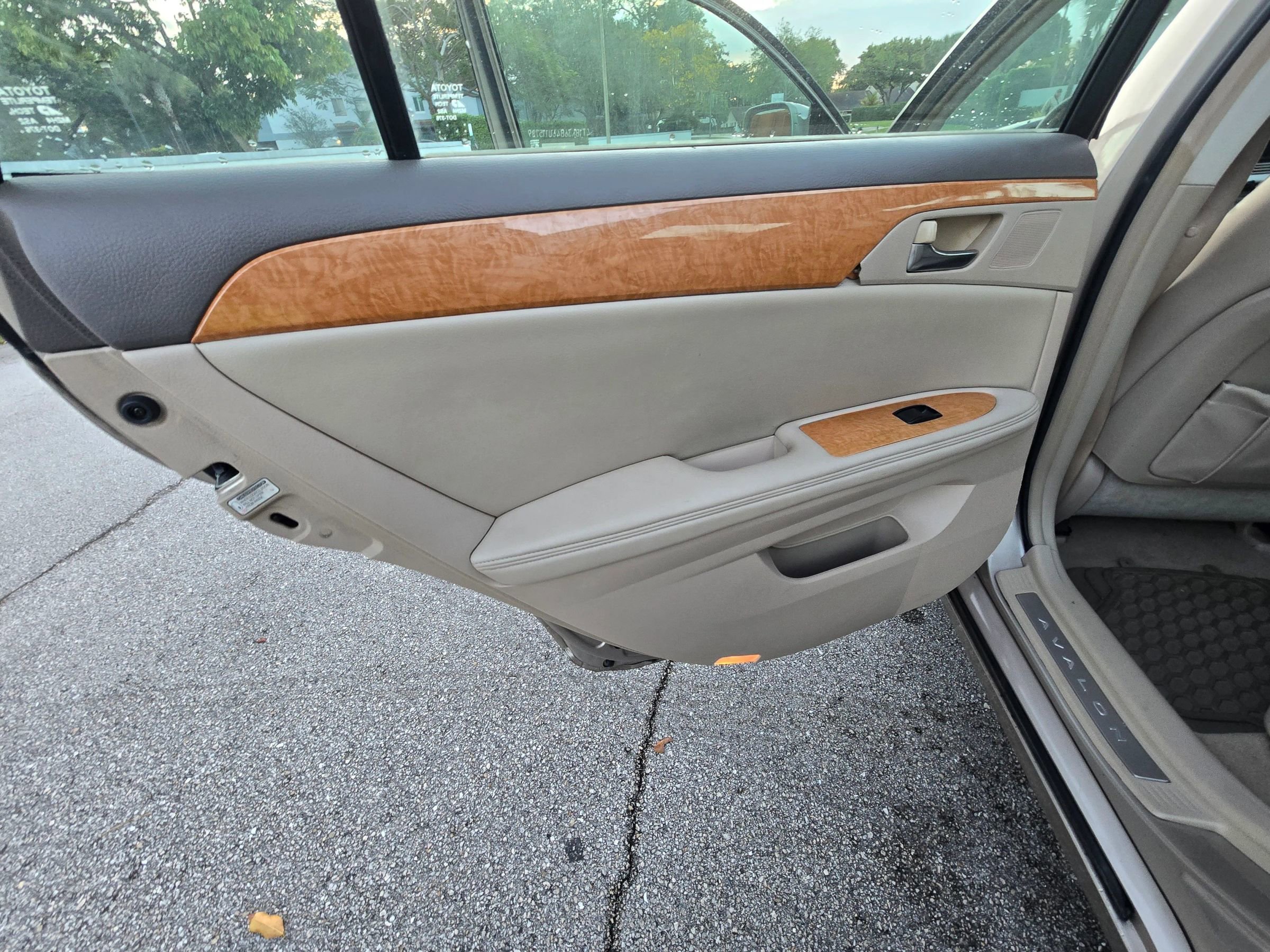 Used 2006 Toyota Avalon XLS image 32