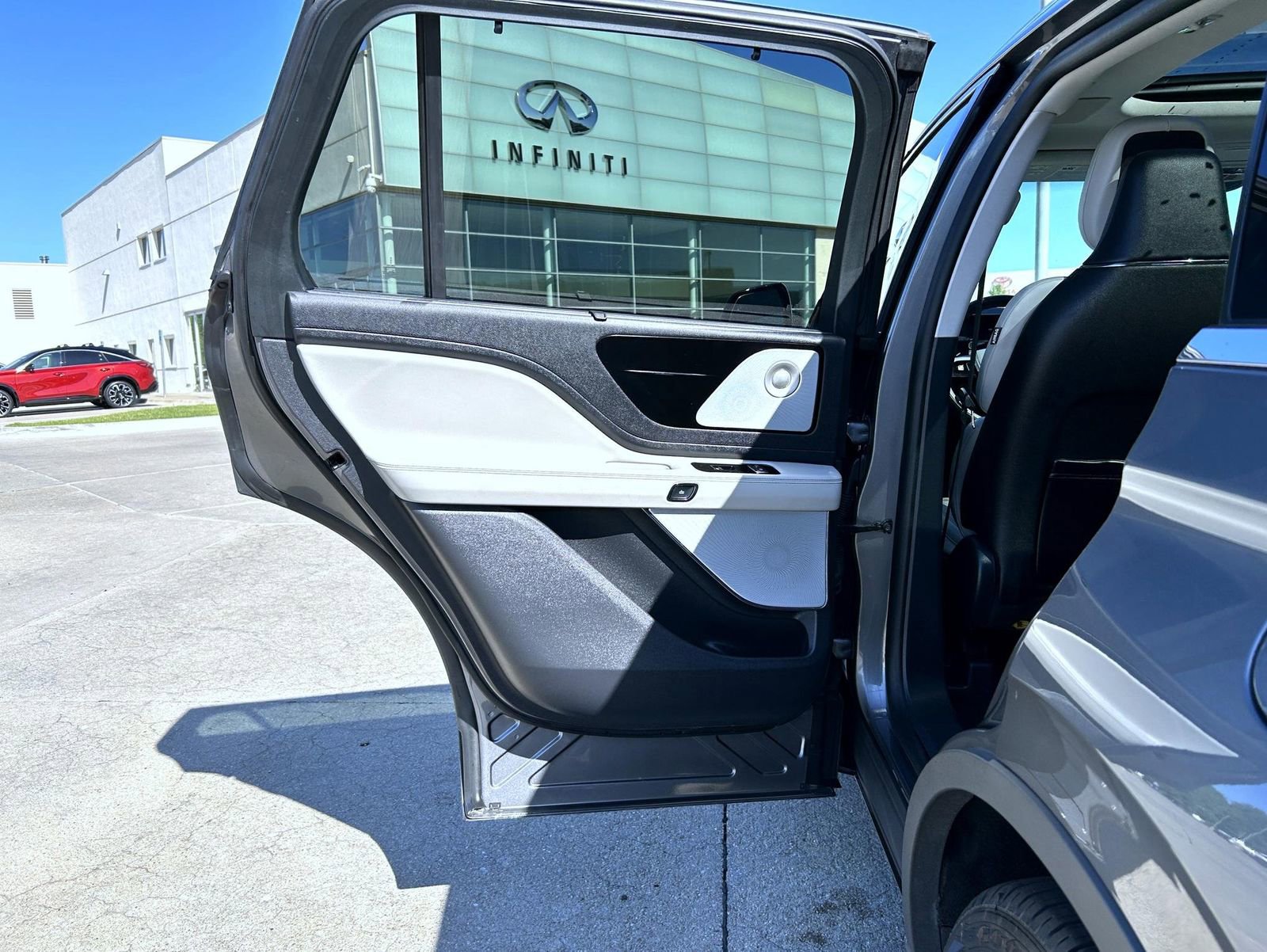 Used 2025 Lincoln Aviator Reserve w/ Equipment Group 201A AWD/4WD image 22