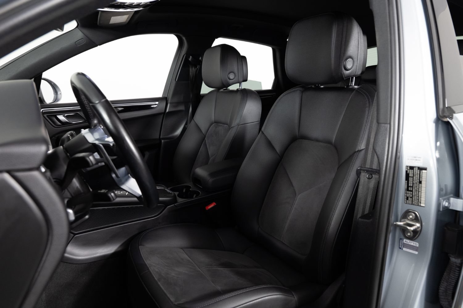 Used 2021 Porsche Macan AWD/4WD image 16