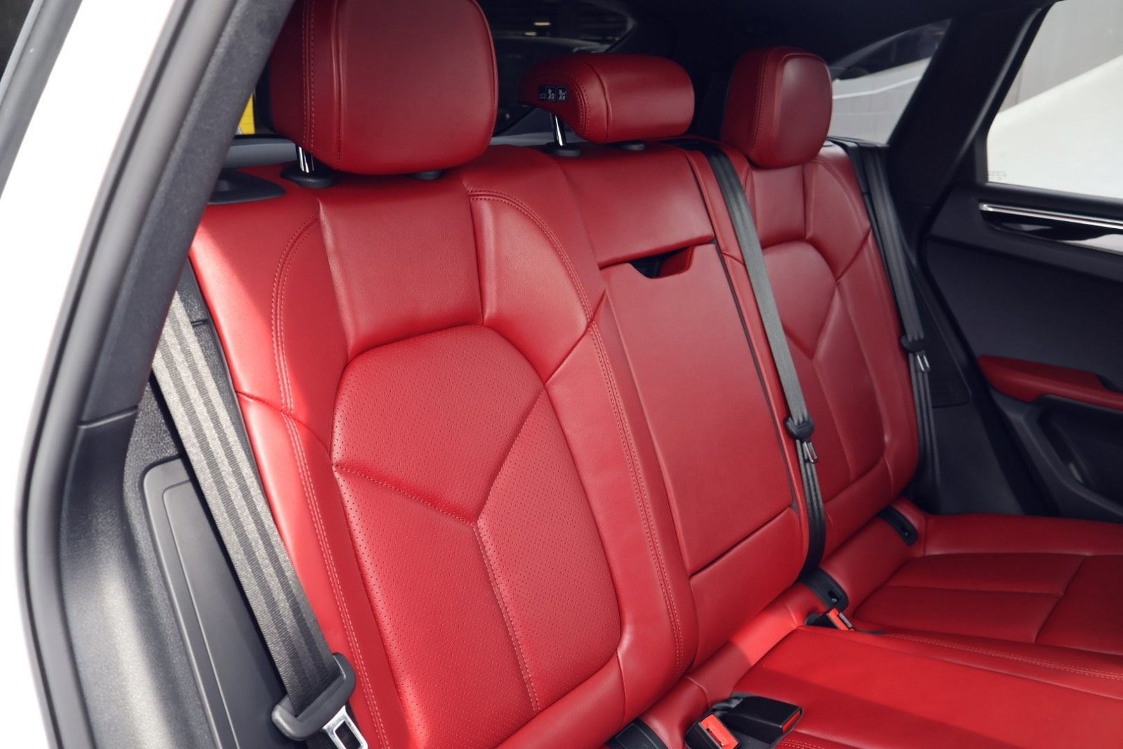 Certified 2025 Porsche Macan image 23