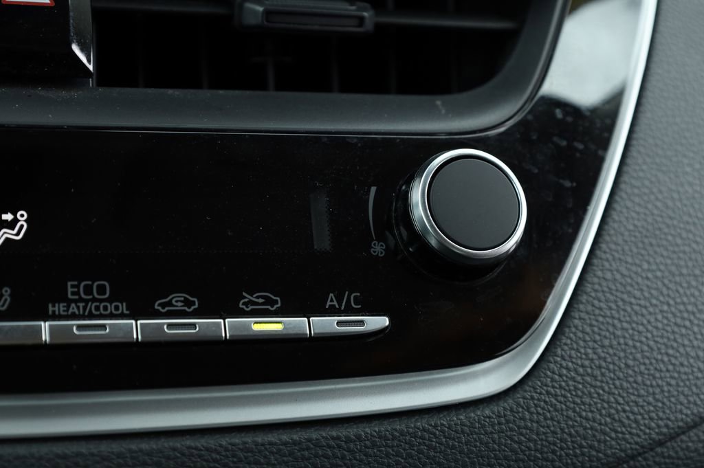 Used 2024 Toyota Corolla LE image 32