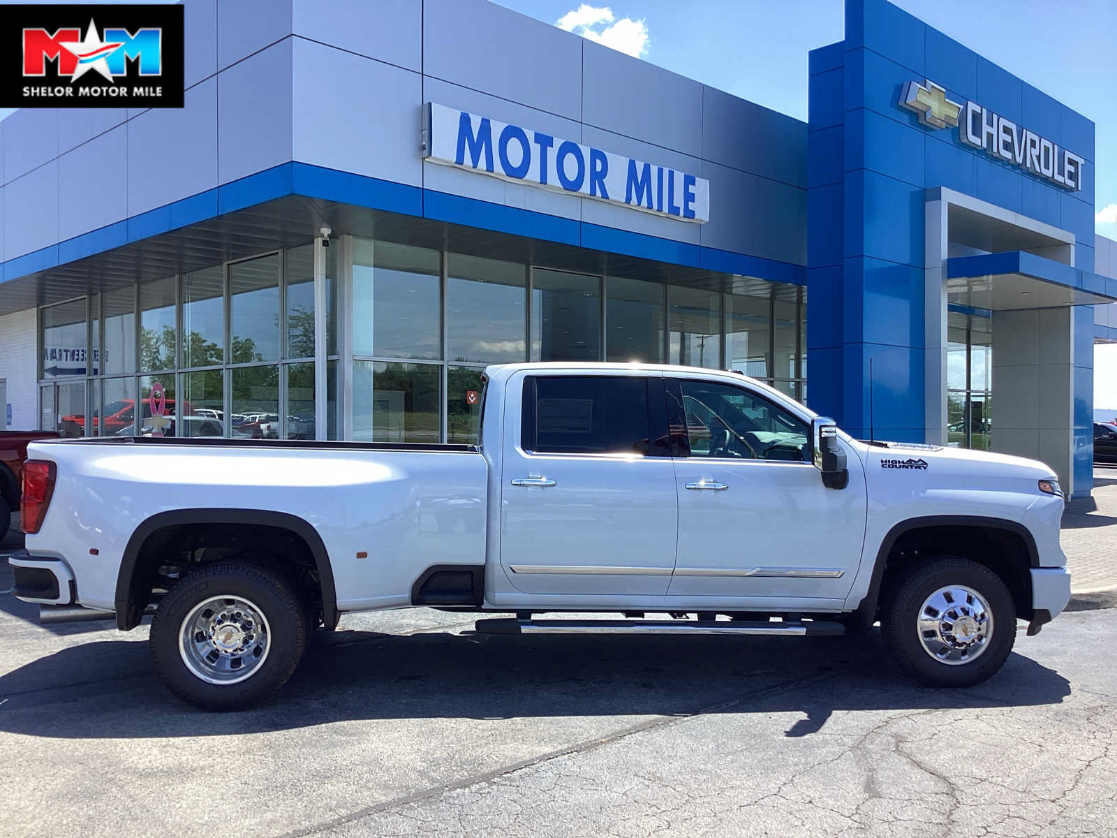 New 2026 Chevrolet Silverado 3500 High Country w/ Technology Package AWD/4WD image 1
