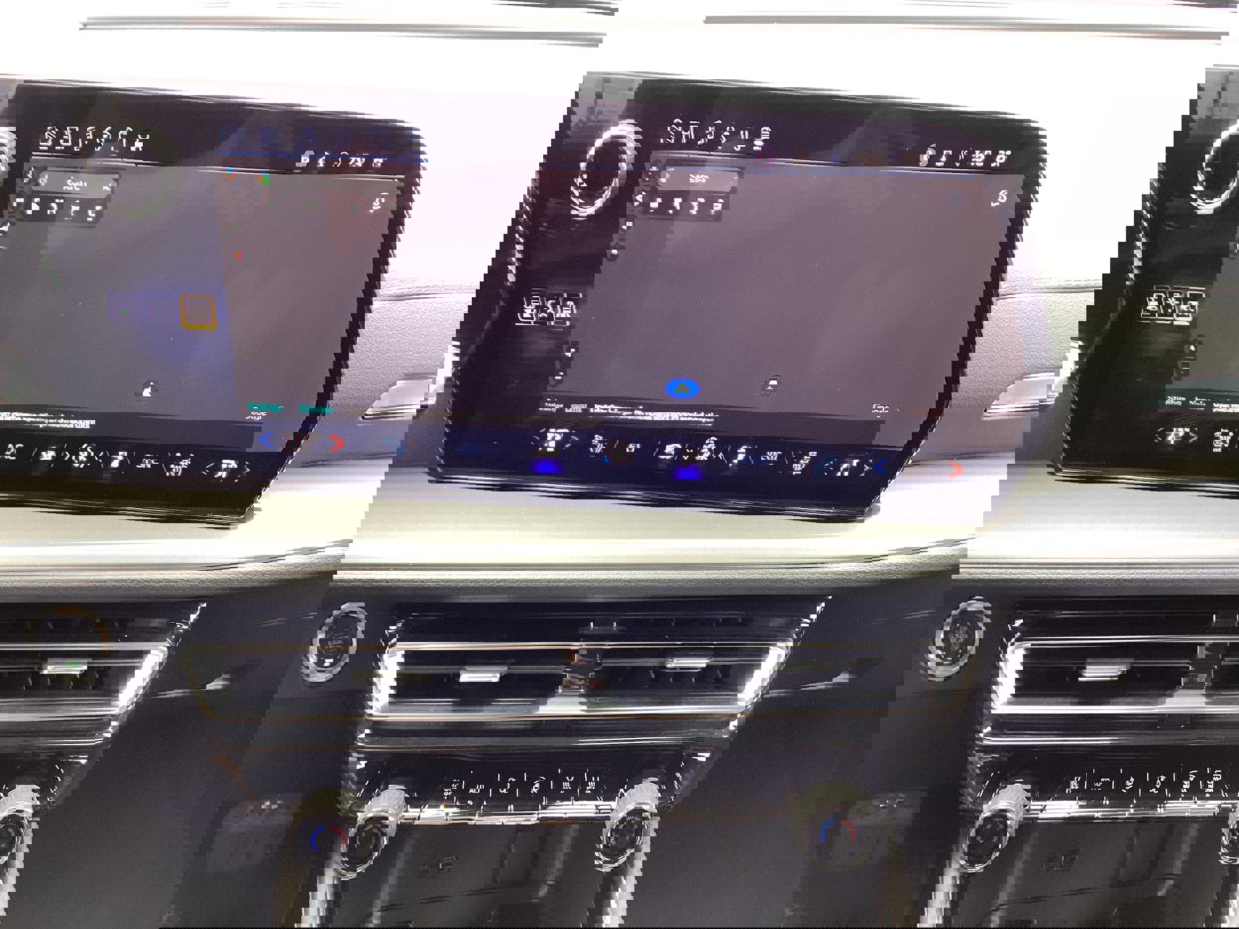 Used 2025 Chevrolet Traverse LT image 20