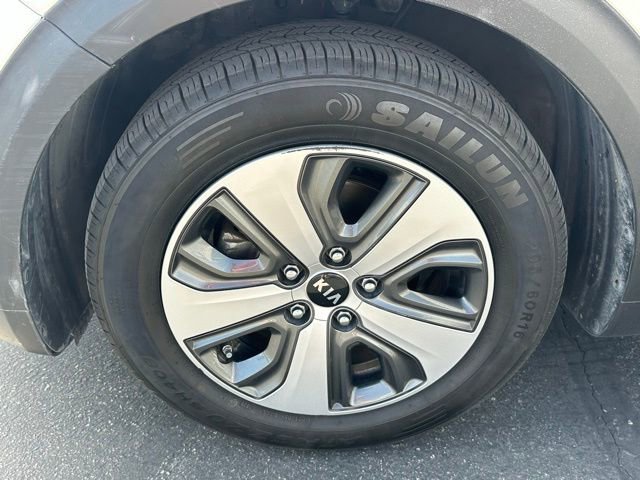 Used 2018 Kia Niro LX FWD image 32