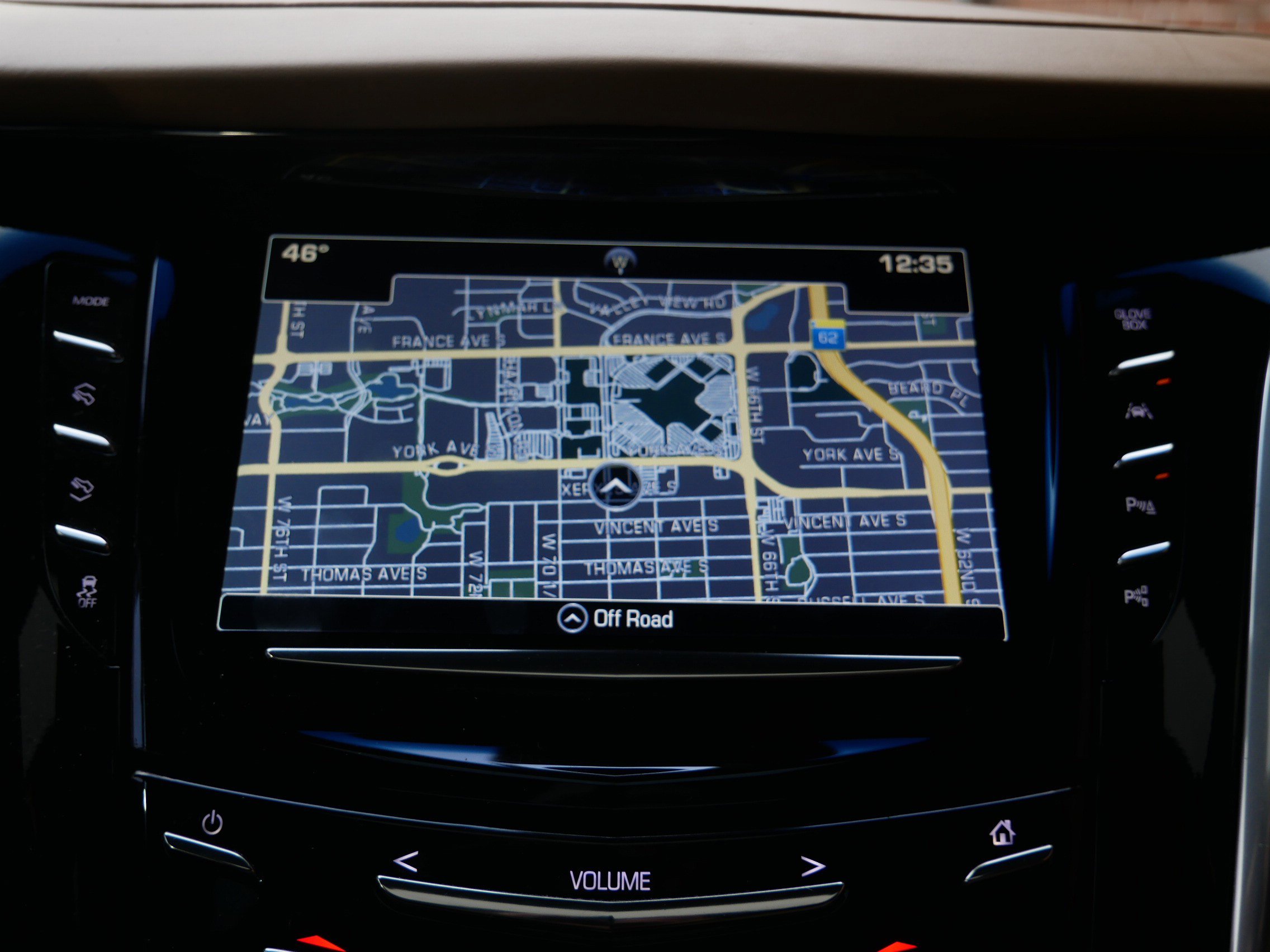 Used 2018 Cadillac Escalade Platinum AWD/4WD image 17