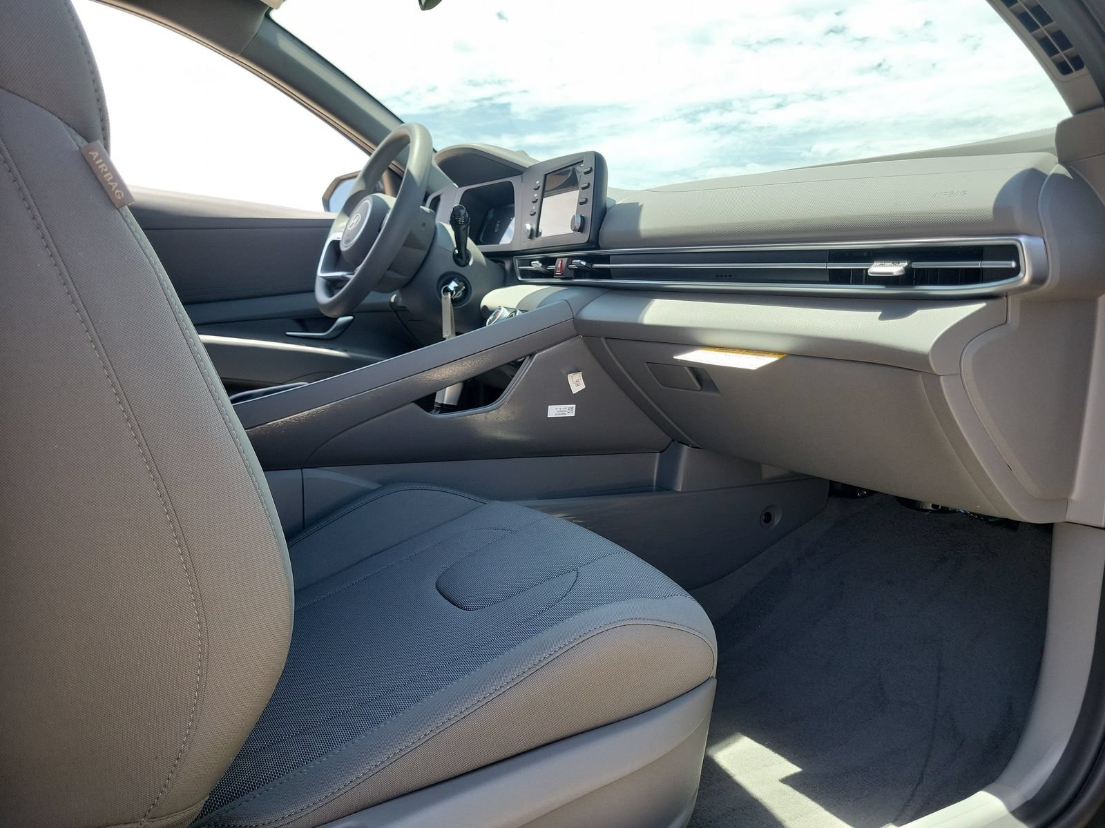 New 2026 Hyundai Elantra SE FWD image 16