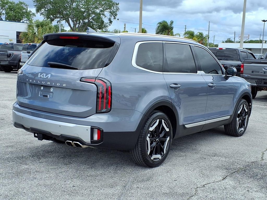 Used 2024 Kia Telluride EX w/ EX Captain's Chair Package FWD image 7