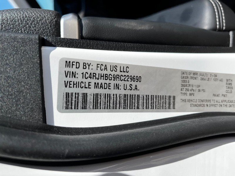 Used 2024 Jeep Grand Cherokee Limited AWD/4WD image 16