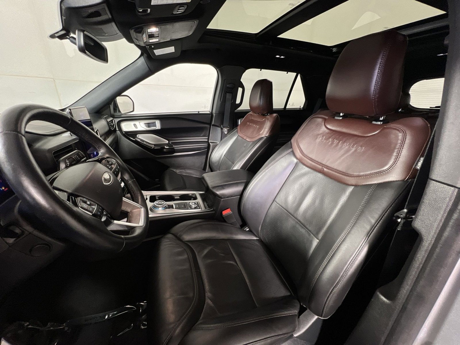 Used 2023 Ford Explorer Platinum w/ Premium Technology Package image 13