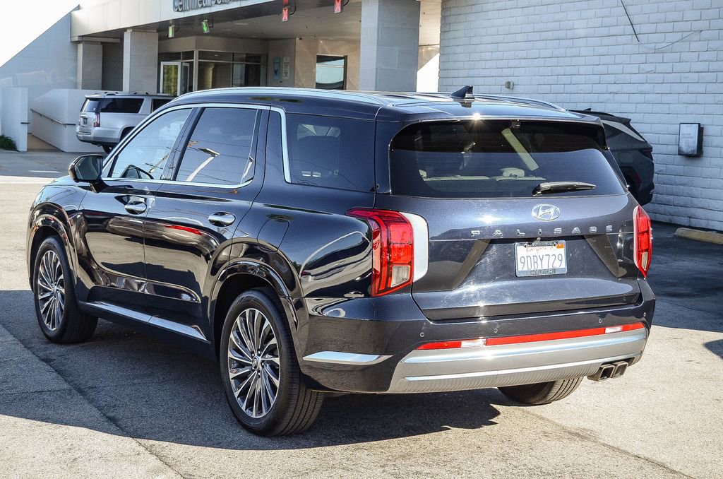 Used 2023 Hyundai Palisade Calligraphy image 3