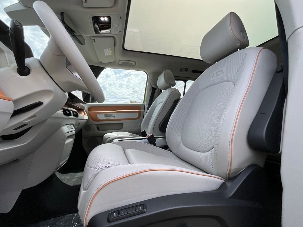 New 2025 Volkswagen ID. Buzz 1st Edition AWD/4WD image 11