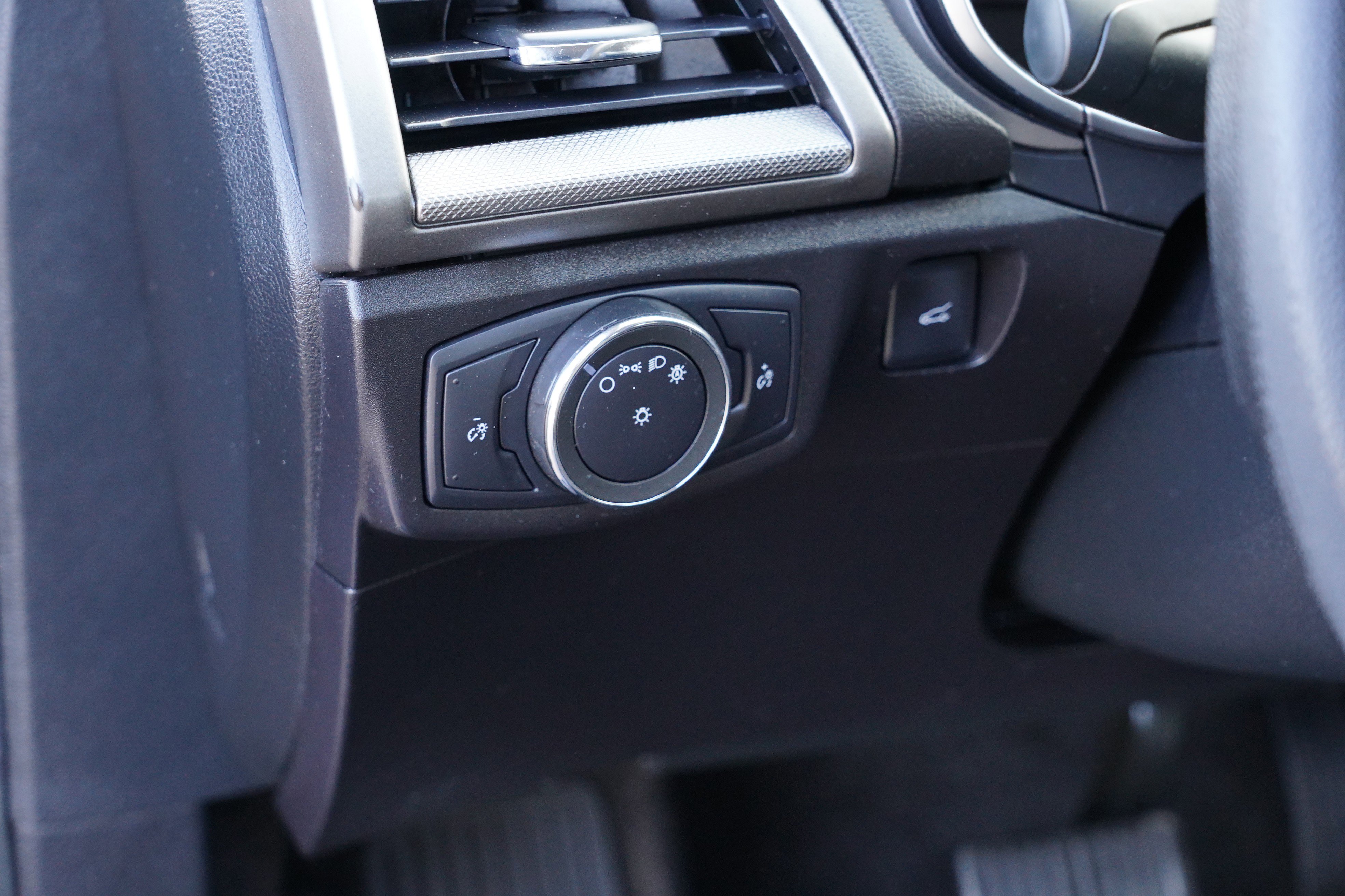 Used 2017 Ford Fusion SE image 17