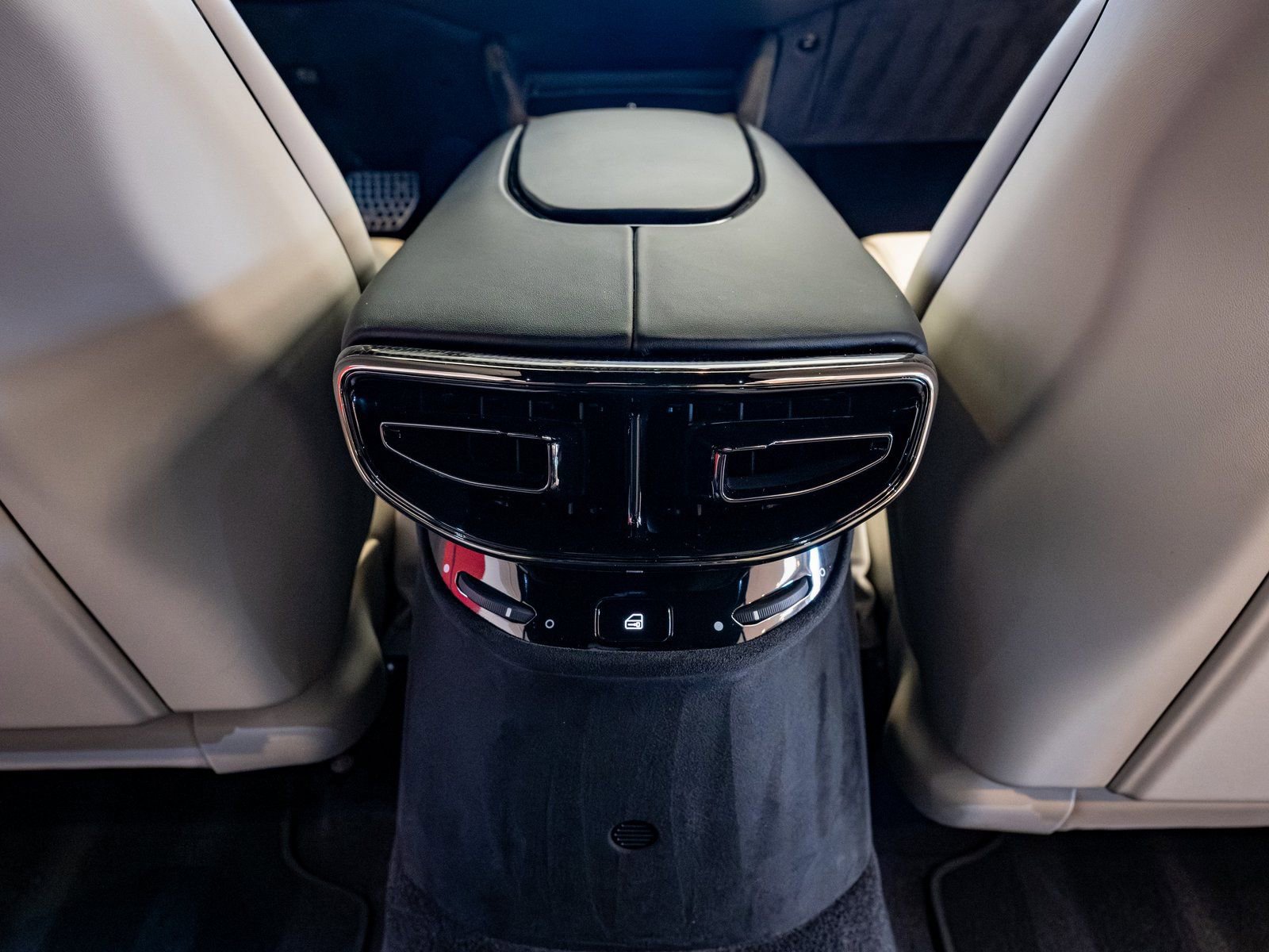 Certified 2024 Ferrari Purosangue image 26