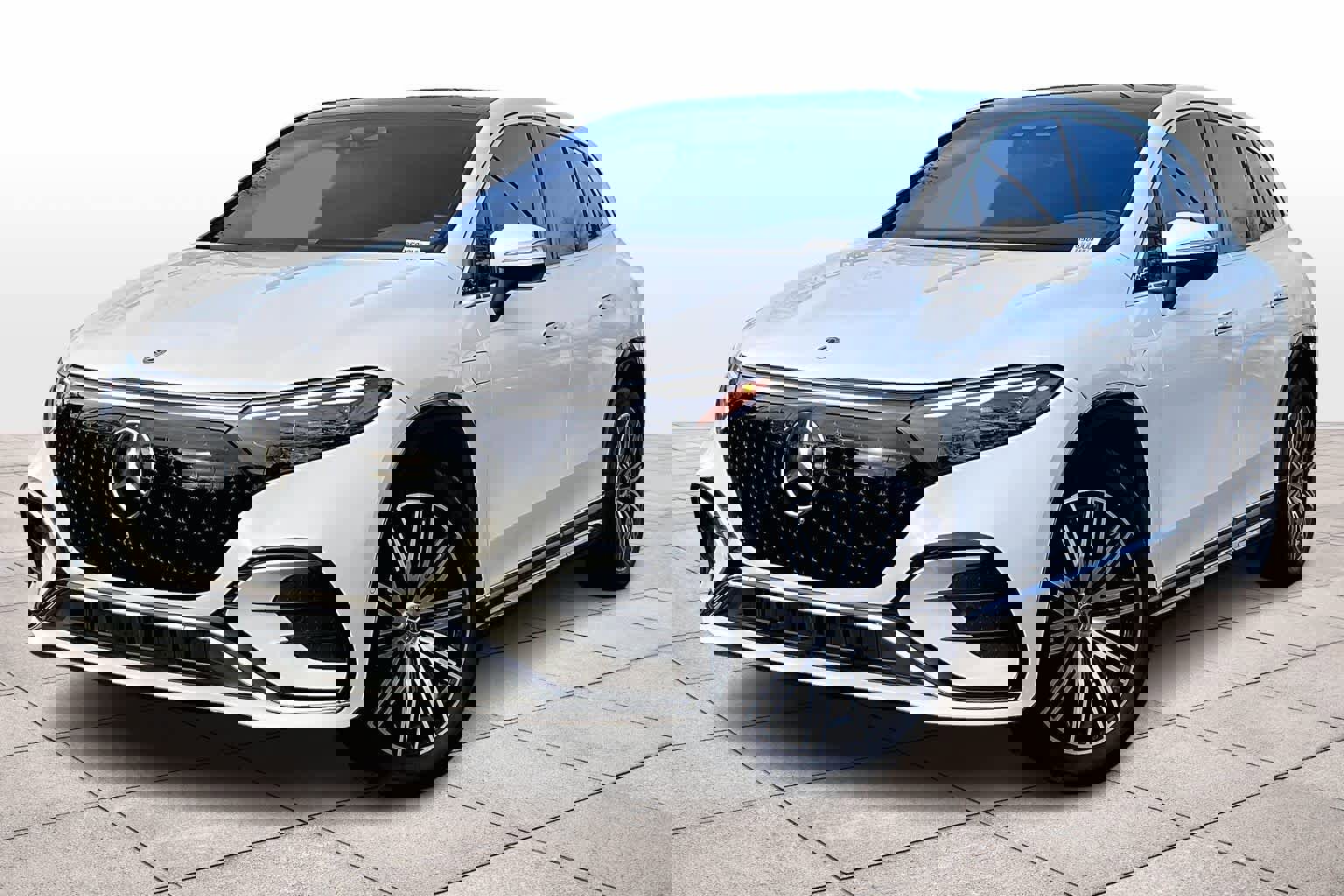 Used 2023 Mercedes-Benz EQS 580 4MATIC SUV image 1