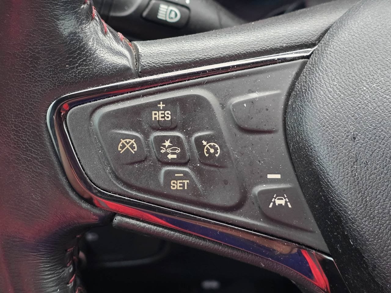 Used 2022 Chevrolet Equinox RS w/ LPO, Floor Liner Package FWD image 19