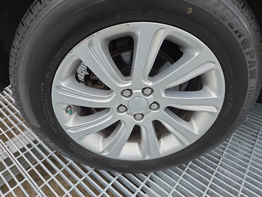 Used 2015 Land Rover Discovery Sport SE AWD/4WD image 23