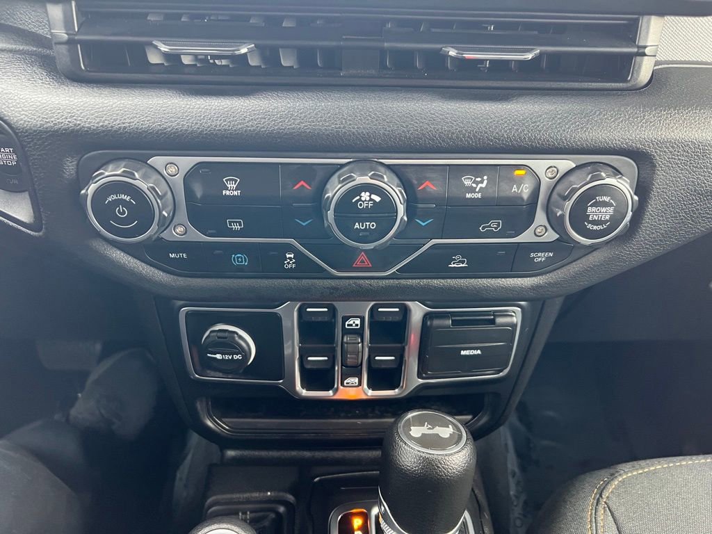 Used 2024 Jeep Wrangler Unlimited w/ Technology Group image 26