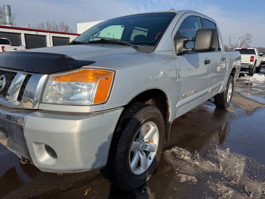 Used 2014 Nissan Titan SV image 9