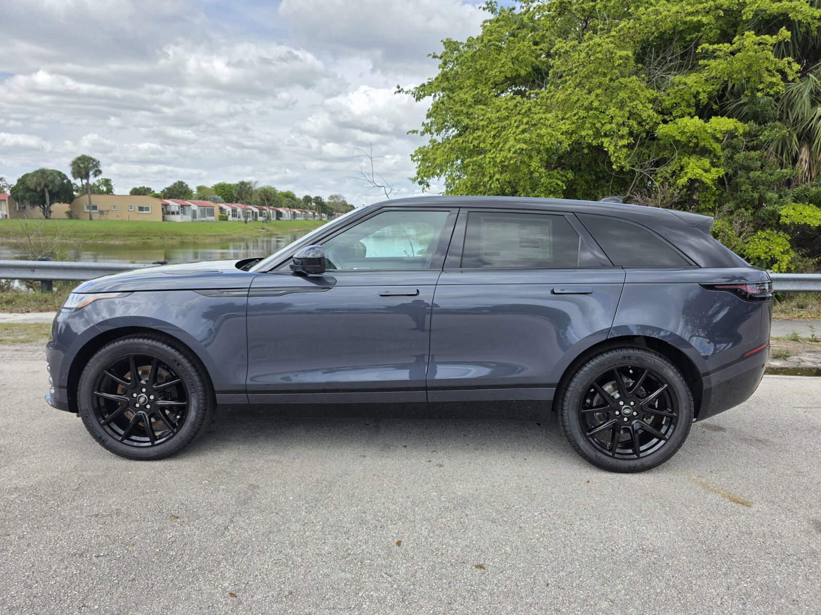 New 2026 Land Rover Range Rover Velar Dynamic SE image 7