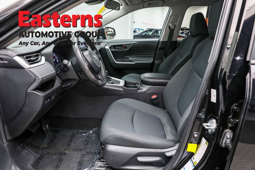 Used 2021 Toyota RAV4 LE image 14