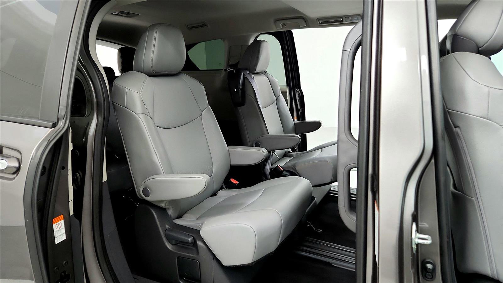 Used 2024 Toyota Sienna XLE image 18