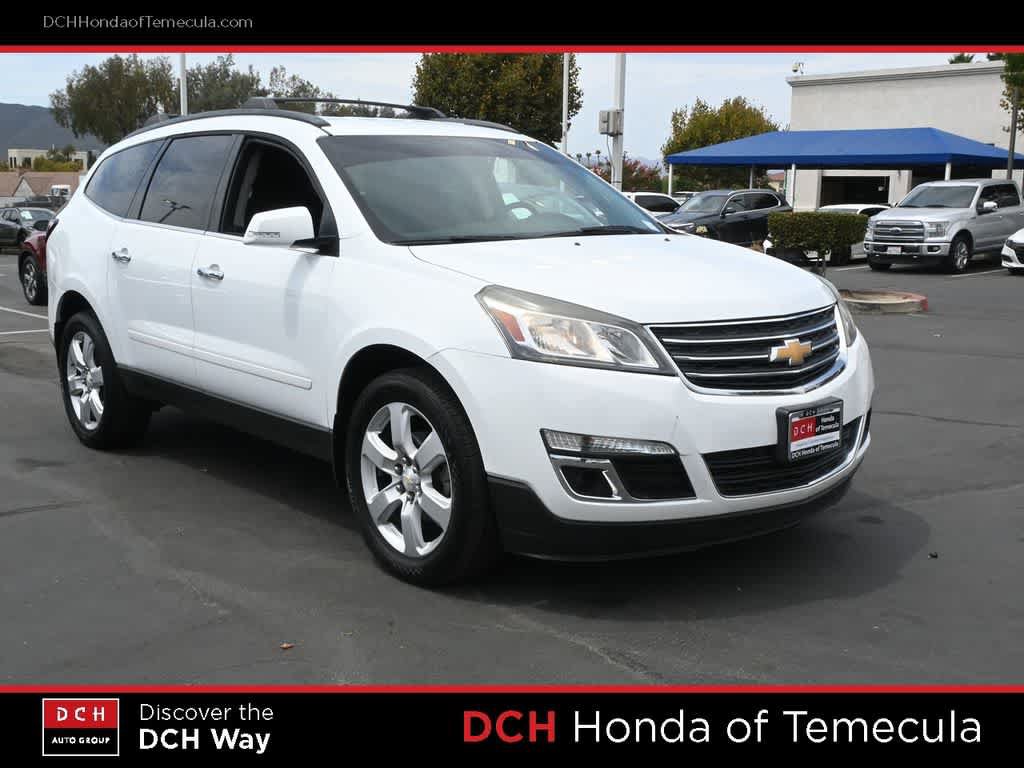 Used 2017 Chevrolet Traverse LT w/ Style and Technology Package FWD image 3