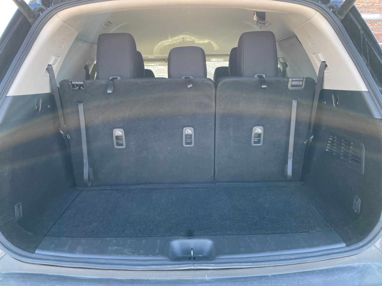 Used 2025 Nissan Pathfinder SV image 34