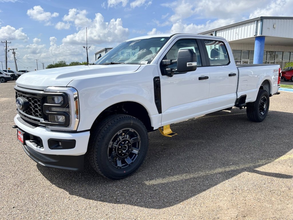 New 2026 Ford F350 4x4 Crew Cab Super Duty image 3