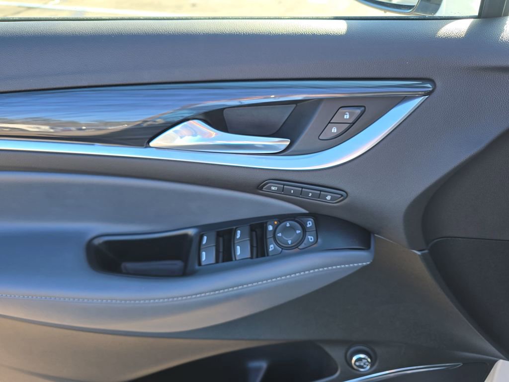 Used 2024 Buick Enclave Premium image 33